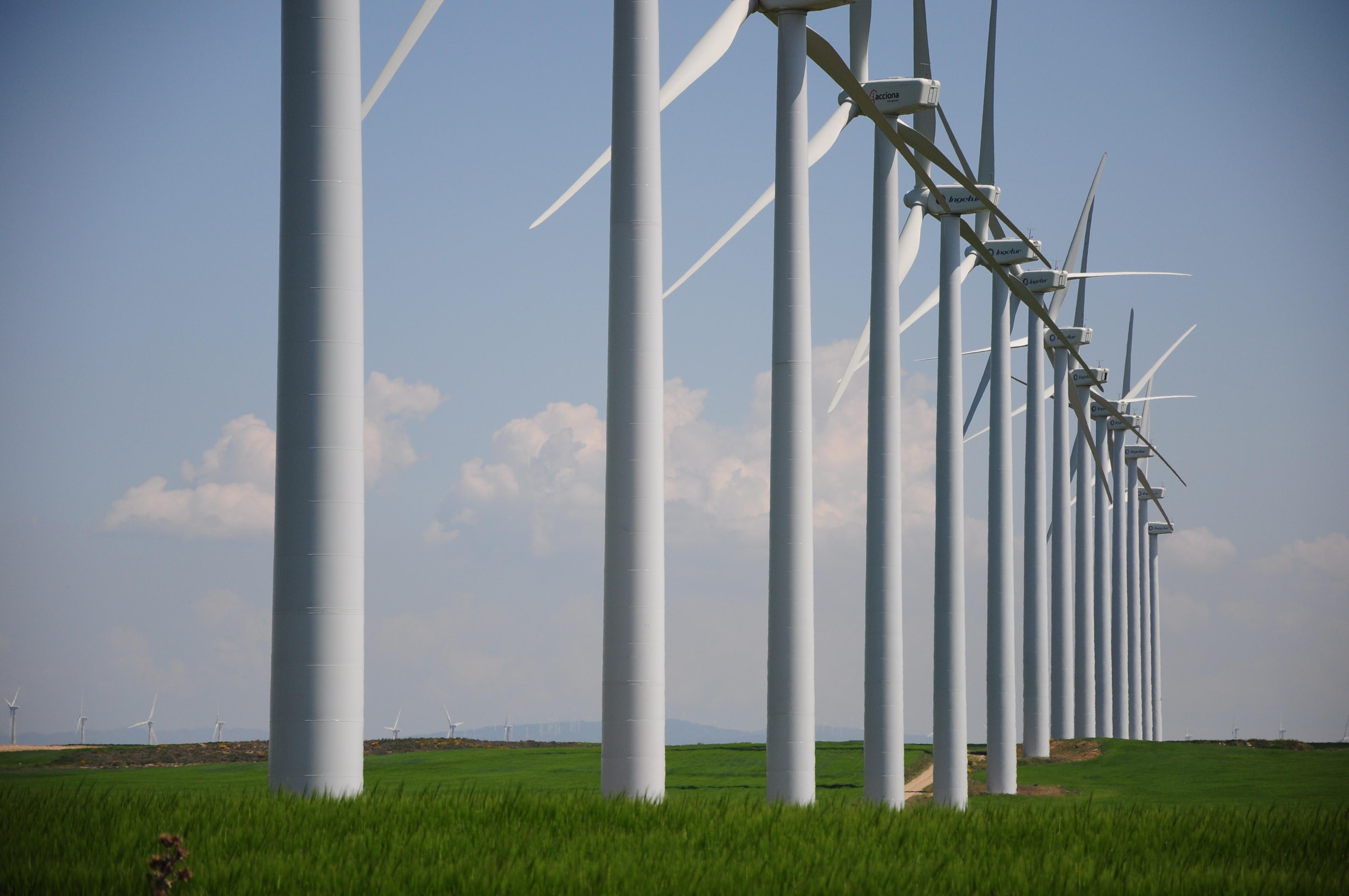 Consumidores piden que se suspenda la moratoria a las energías renovables