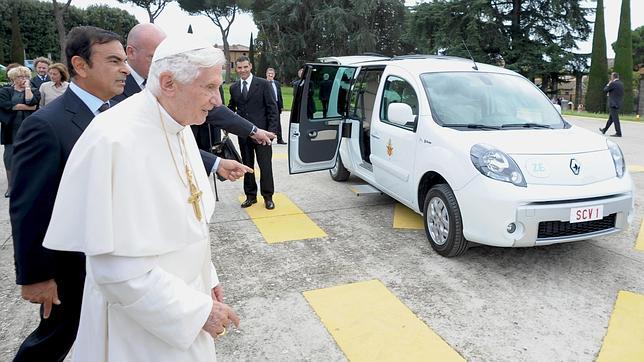 La fe del Papa Benedicto XVI en el coche eléctrico