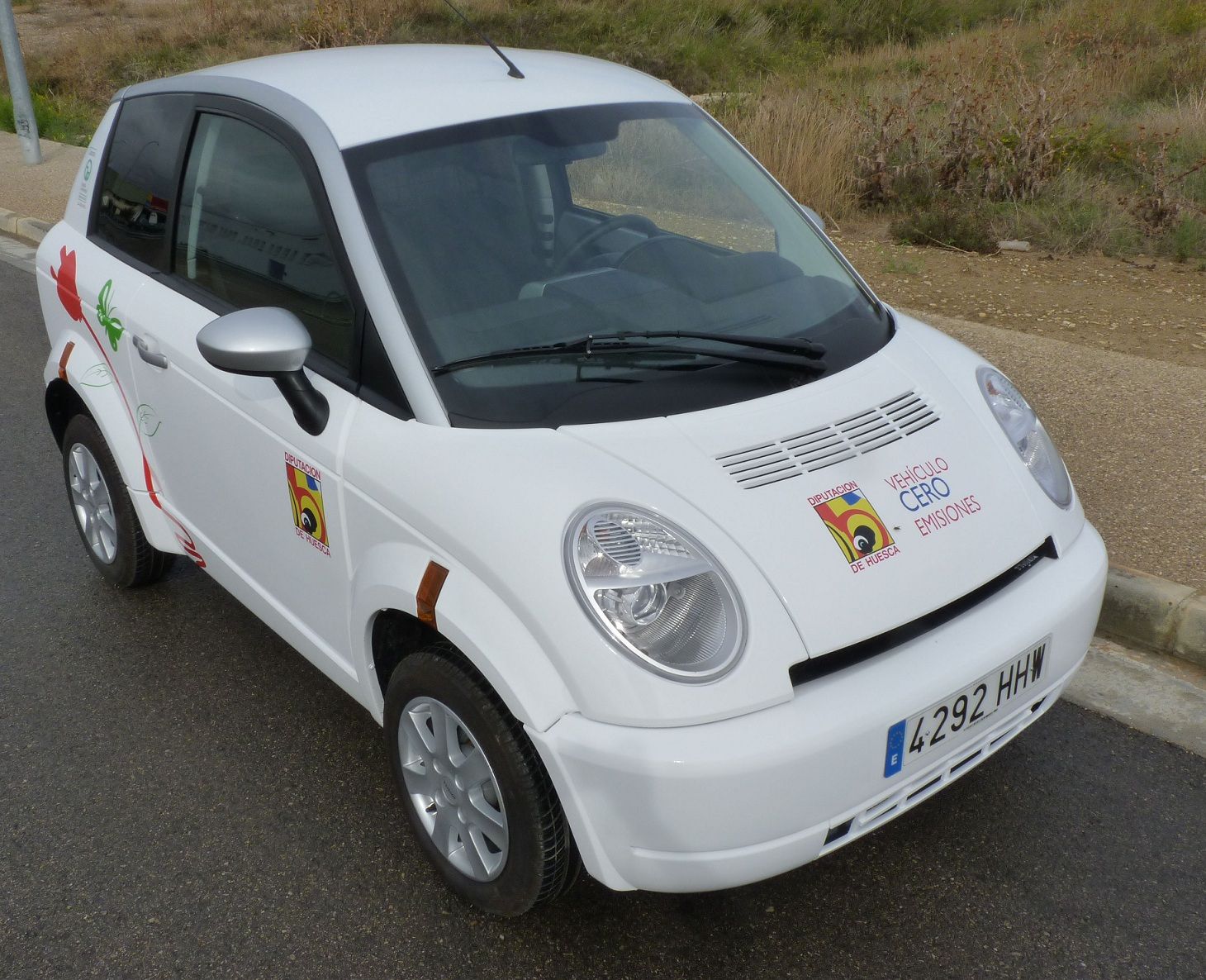 La Diputación Provincial de Huesca adquiere un coche eléctrico
