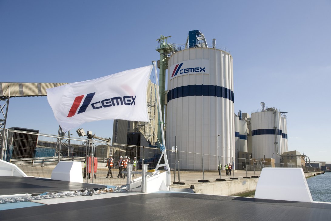 Cemex financiará proyectos de energías renovables