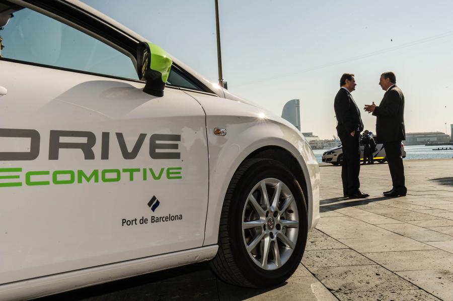 Seat cede un coche eléctrico al puerto de Barcelona