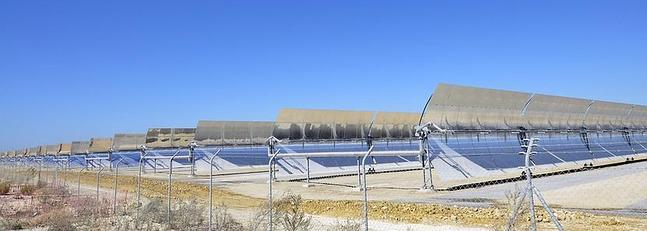 Las dos centrales de energía termosolar de Cádiz general electricidad para 80.000 hogares