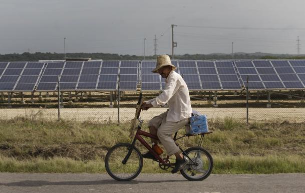 Cuba inaugura su primera central de energía solar fotovoltaica
