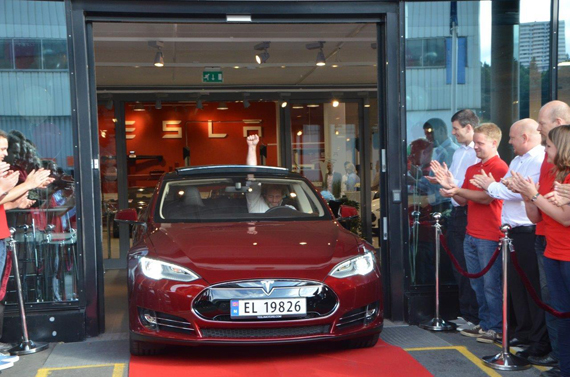 Primer vehículo eléctrico Tesla Model S en Europa