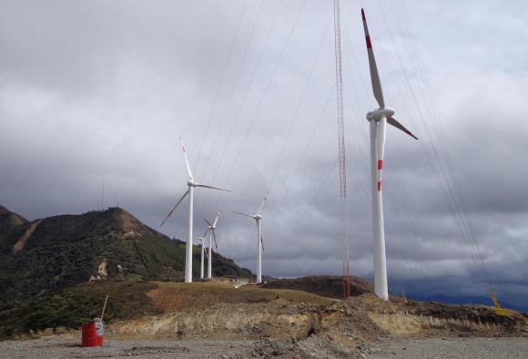 30% de avance de central eólica Minas de Guascachaca en Ecuador