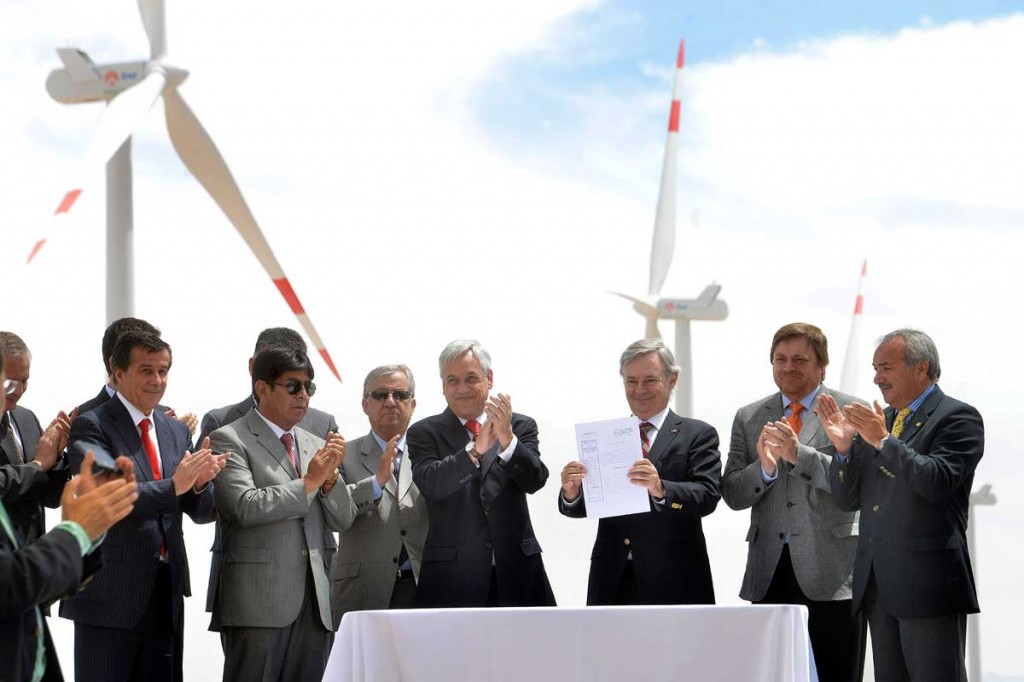 Eólica y energías renovables: Conectan el parque eólico Valle de los Vientos con 45 aerogeneradores en Chile