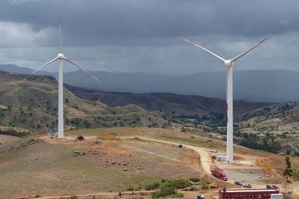 Eólica y energías renovables: Presidente inaugura el Parque Eólico de Qollpana con dos aerogeneradores Goldwind.