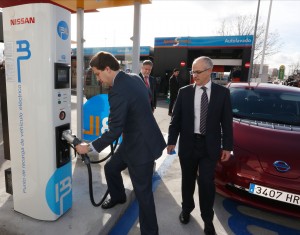 Coche eléctrico: Ibil y Nissan amplían las electrolineras para vehículos eléctricos en Madrid