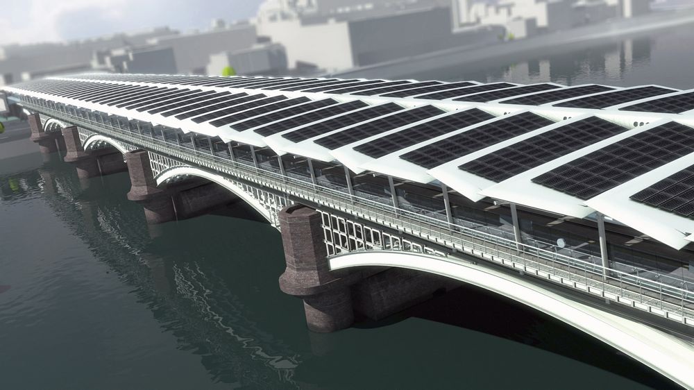 Energías renovables: Puente con energía solar fotovoltaica en Londres