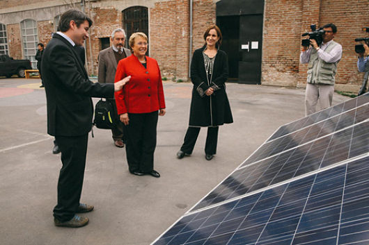 Michelle Bachelet afronta reto de las energías renovables en Chile: eólica, termosolar y energía solar fotovoltaica