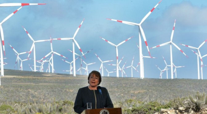 Eólica en Chile: Bachelet inaugura parque eólico El Arrayán con 50 aerogeneradores