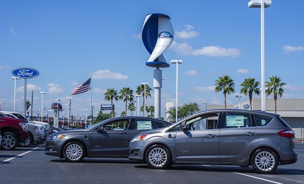 Energías renovables: Ford instala eólica y energía solar en concesionarios