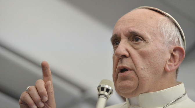 El Papa Francisco urge a frenar el cambio climático y sustituir los combustibles fósiles por las energías renovables