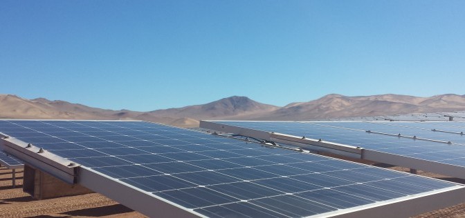 Energías renovables en Chile: gobierno presentó proyecto de energía solar.