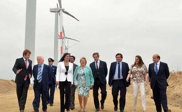 Eólica en Chile: Presidenta Bachelet inaugura parque eólico con aerogeneradores de Acciona.