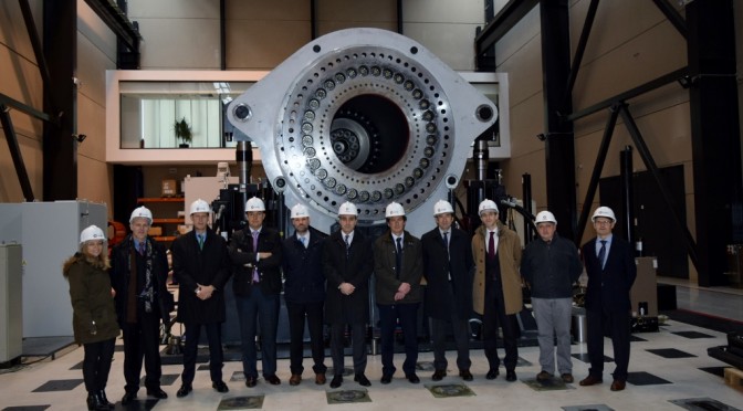 Asociación Empresarial Eólica visita Laboratorio de Ensayo de Aerogeneradores del CENER