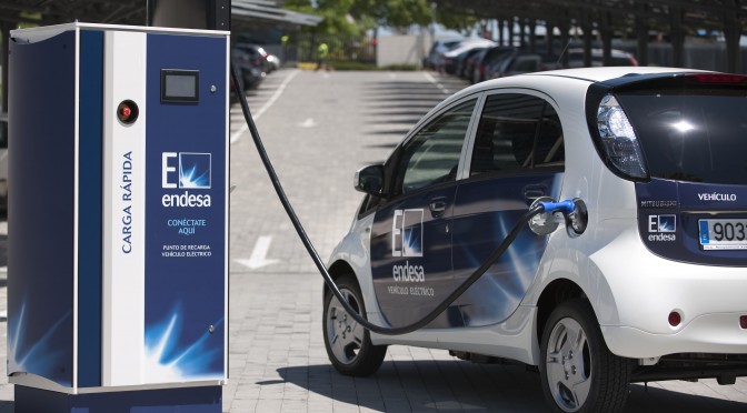 El coche eléctrico de la vuelta a españa de Endesa recorre 1.000 km en 16 provincias por 10 euros