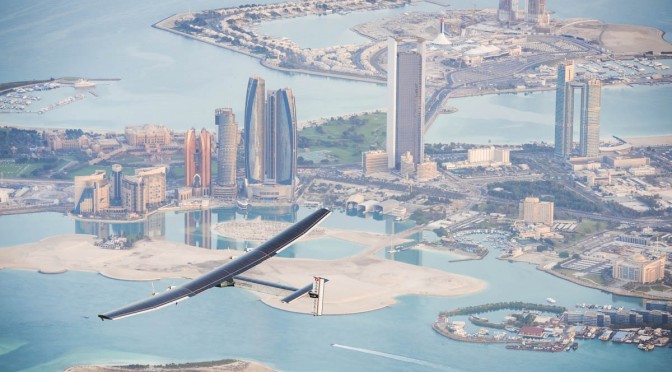 Solar Impulse inicia su vuelo sólo con energía solar fotovoltaica