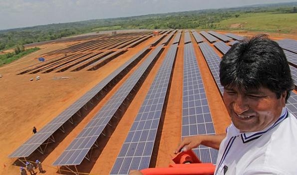 El presidente Evo Morales inaugura central de energía solar fotovoltaica en Cobija