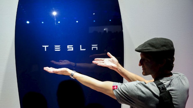 Tesla diseña baterías para impulsar las energías renovables, eólica y energía solar