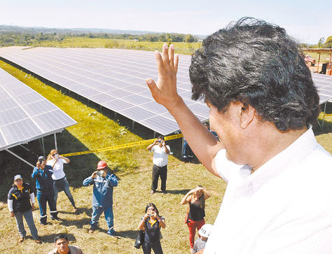 Evo Morales inaugura la primera central de energía solar fotovoltaica de Bolivia