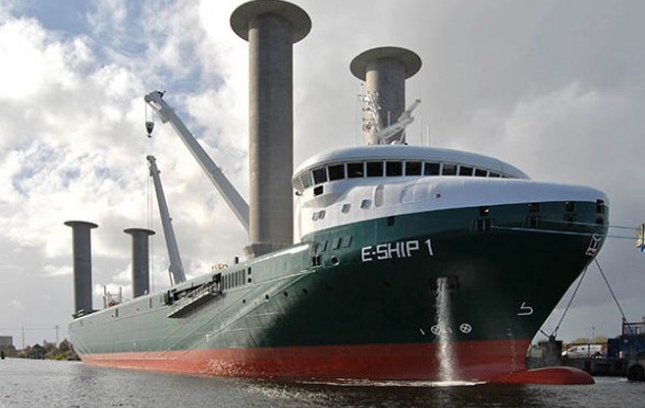 ENDE traslada material en barco de energía eólica