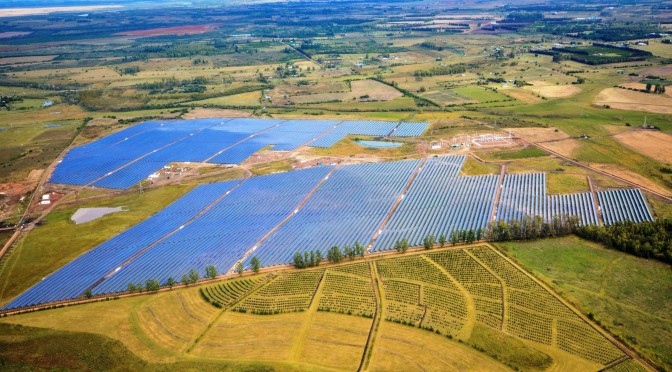 La Jacinta, primera gran central de energía solar de Uruguay