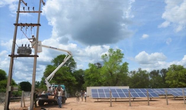 Descentralizar para que todos tengan electricidad en Paraguay