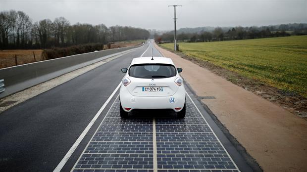 Francia inaugura carretera con energía solar