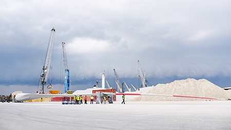 El tour virtual Instawalk de GE lleva al instagramer Nicanor García a la planta de LM Wind Power de Castellón