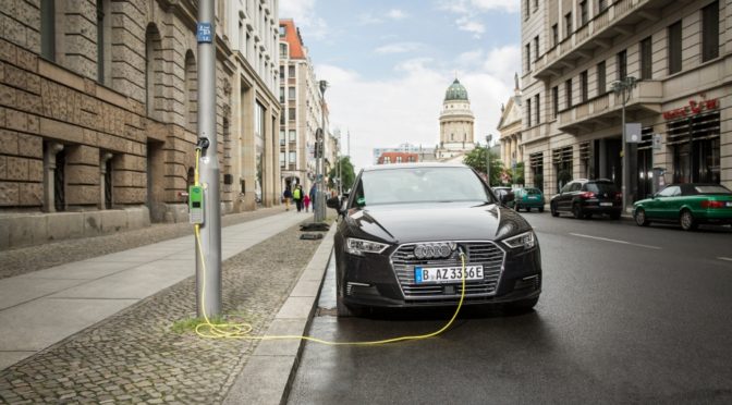 Siemens impulsa el uso de farolas urbanas como puntos de recarga para vehículos eléctricos