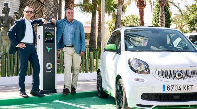 smart y Endesa inauguran la primera red de carga pública para poder recorrer Ibiza en coche eléctrico