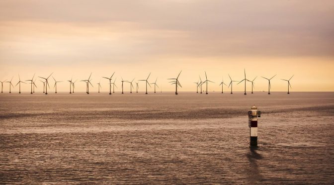 ¿A qué distancia de la costa están los aerogeneradores de la eólica marina en Virginia Beach?