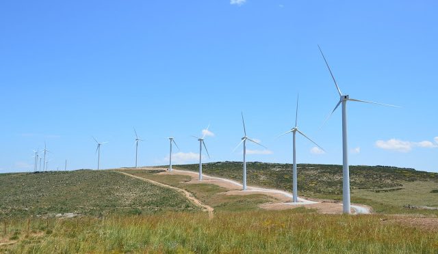 Tras años de frenazo, la industria eólica resurge en España