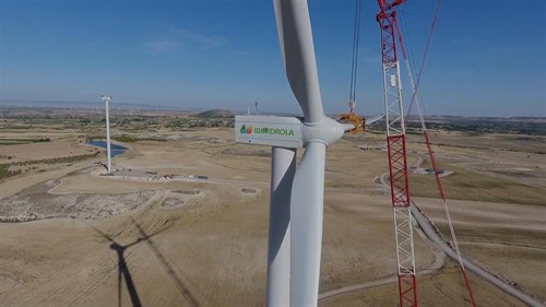 Eólica en Aragón: Iberdrola instala los aerogeneradores en el parque eólico El Pradillo
