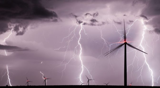 ¿Cómo proteger la eólica frente a los rayos durante la temporada alta de tormentas eléctricas?
