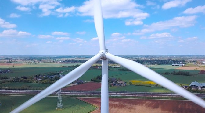 La producción de energía eólica, solar e hidráulica alcanzó el 40% del total en España