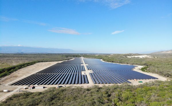 Elecnor se adjudica el mayor proyecto solar híbrido con baterías de Australia