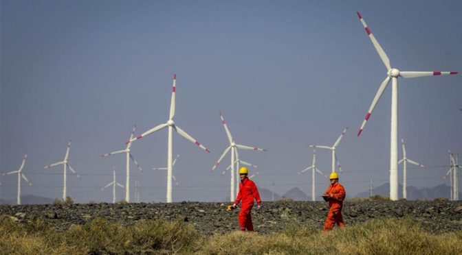 Xinjiang alcanza récord de eólica y solar