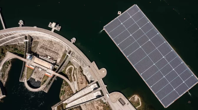 La planta solar flotante pionera de EDP en Portugal está lista