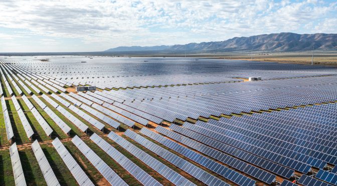 Diversificar la producción de paneles solares para garantizar la transición hacia el objetivo de cero emisiones netas