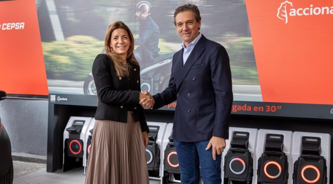 Acciona y Cepsa se alían para impulsar la movilidad sostenible mediante una red de intercambiadores de baterías