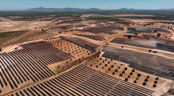 Acciona Energía pone en marcha Extremadura i, ii y iii, su mayor complejo fotovoltaico en España