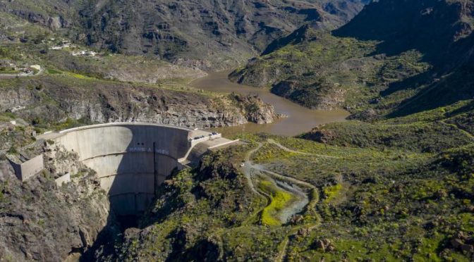 La central hidroeléctrica de bombeo de Salto de Chira recibe 90 millones de los fondos FEDER