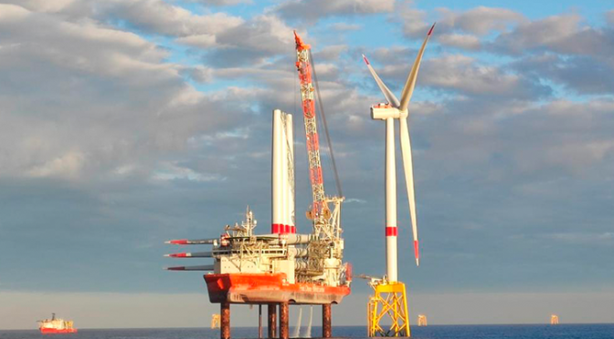 Iberdrola instala el primer aerogenerador del parque eólico marino de Saint-Brieuc