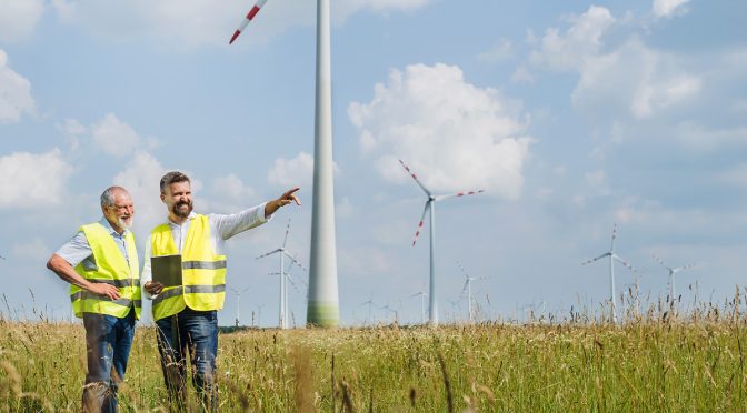 Nuevas reglas y herramientas de permisos disponibles para que los gobiernos aceleren la expansión de las energías renovables