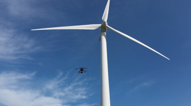 AQUADA-GO – La nueva tecnología de drones utiliza inteligencia artificial para examinar las palas de la turbins eólica marina