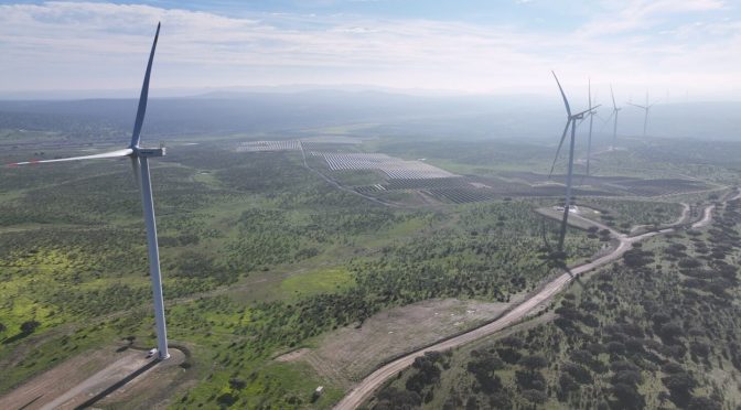 Naturgy pone en marcha una eólica y una fotovoltaica en Extremadura que suministrarán energía renovable a 55.000 hogares