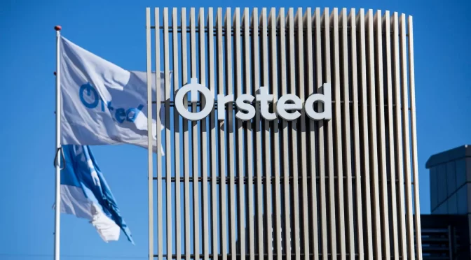 El BEI y Ørsted firman un préstamo de 400 millones de euros para financiar nueva producción de energía eólica en Dinamarca