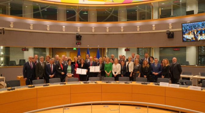 La Comisión de la UE, los Estados miembros y la industria eólica firman la Carta Eólica
